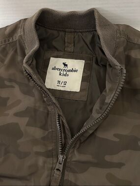Abercrombie kids Camo Bomber Jacket Size 11/12 Boys